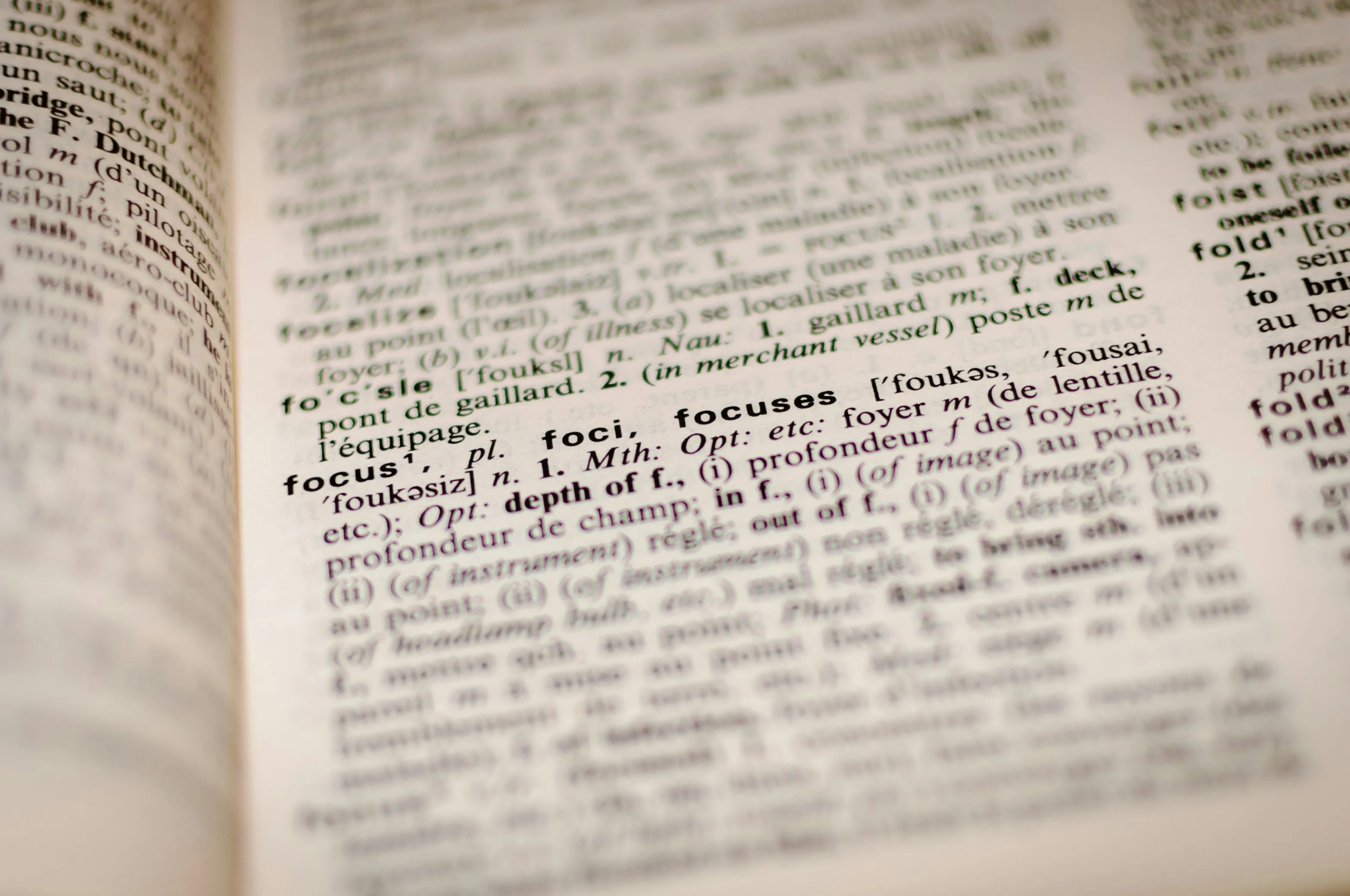 Diccionario inglés abierto en la palabra "Focus".